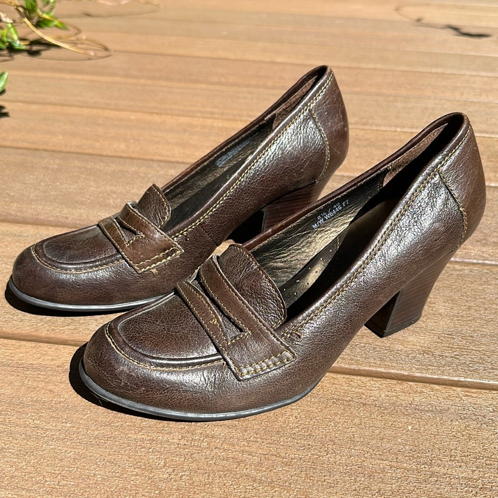 Born ladies, Brown penny loafer pump with gold accent
